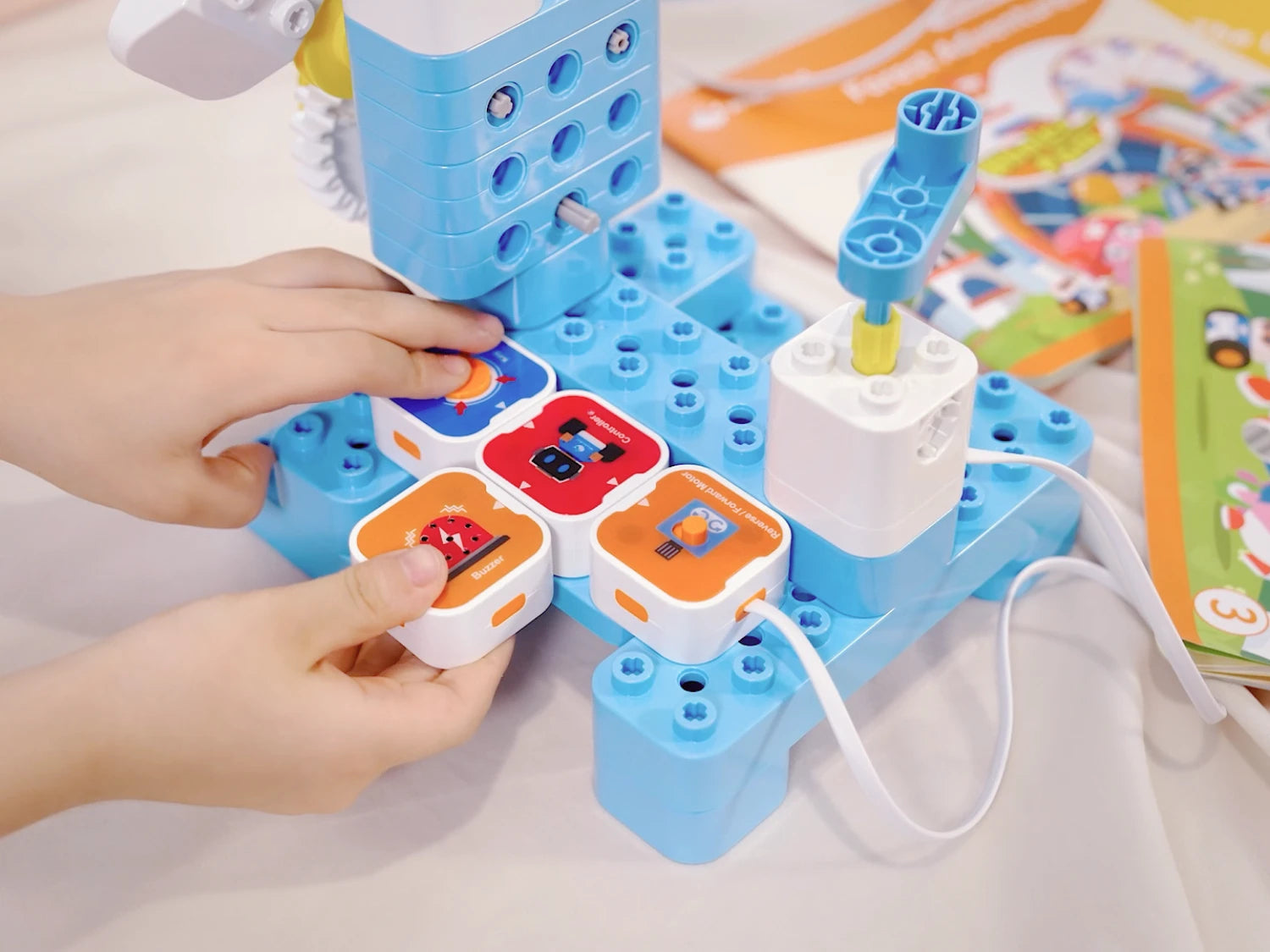 WhalesBot A1 | Coding with Magnetic Blocks (8 Projects)